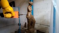 Статуя Венера Мілоська. Матеріал-пісковик. Висота 1,7м.